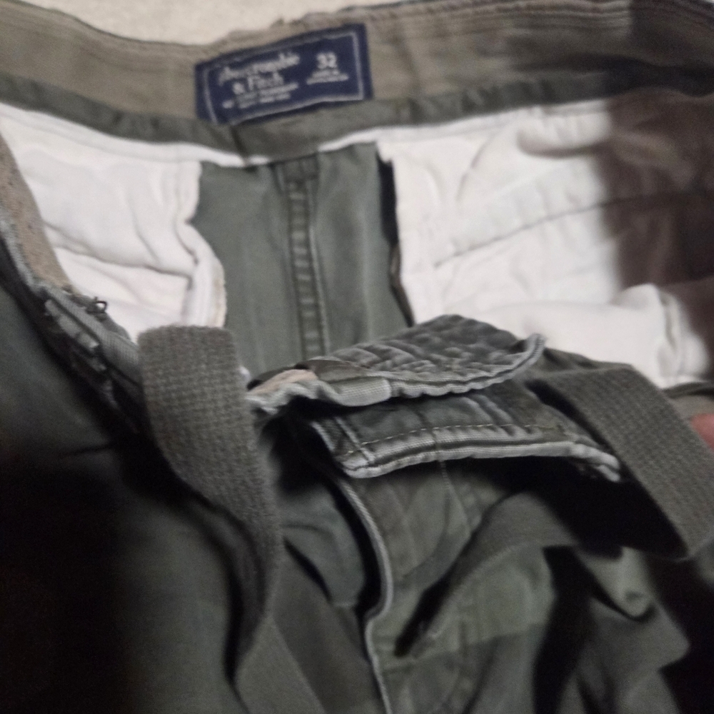 Vintage Y2K Abercrombie & Fitch Button Fly Distressed Camo Cargo Shorts Size 32 - Picture 9 of 12